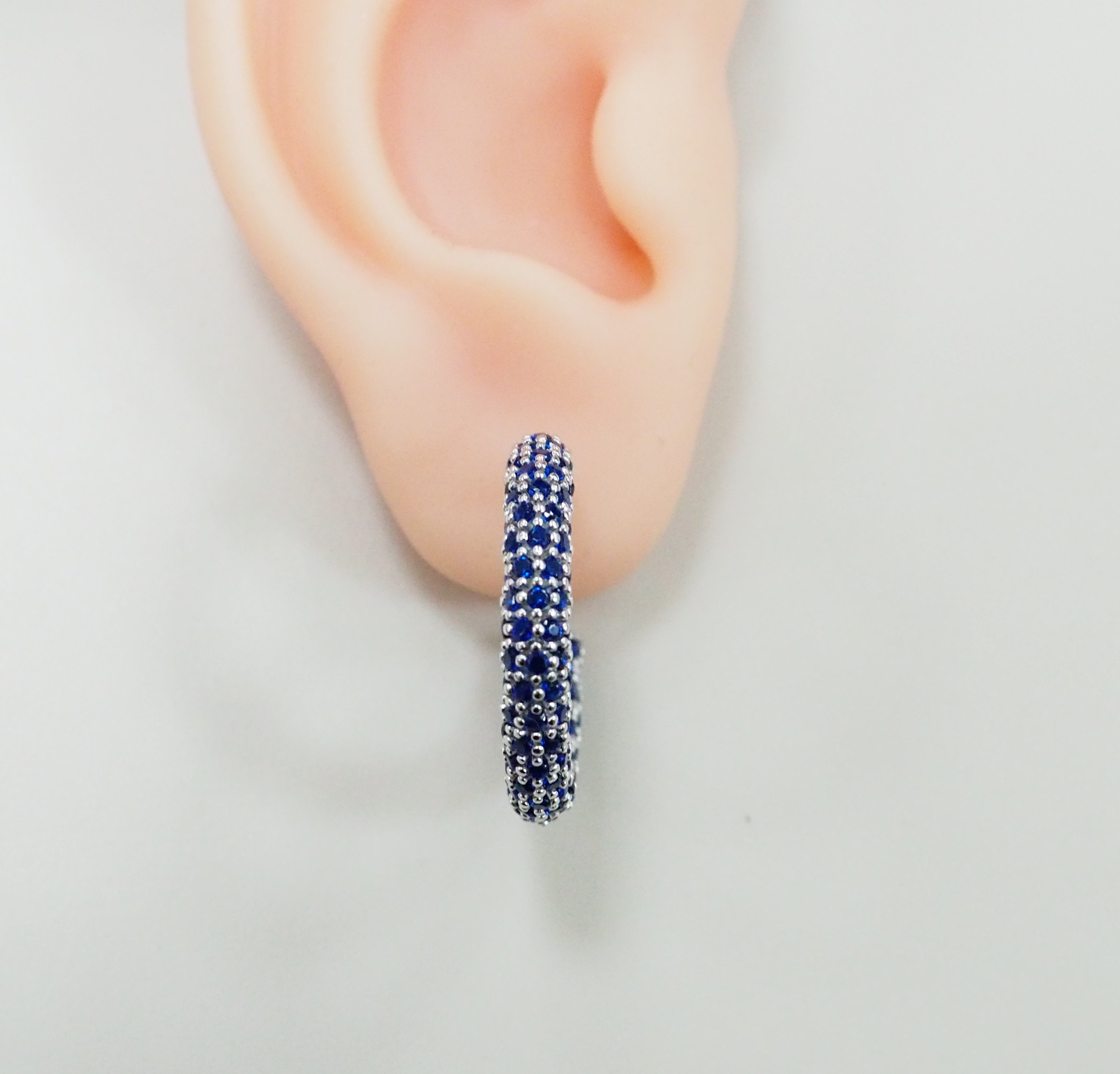 Серебряные серьги со шпинелью
